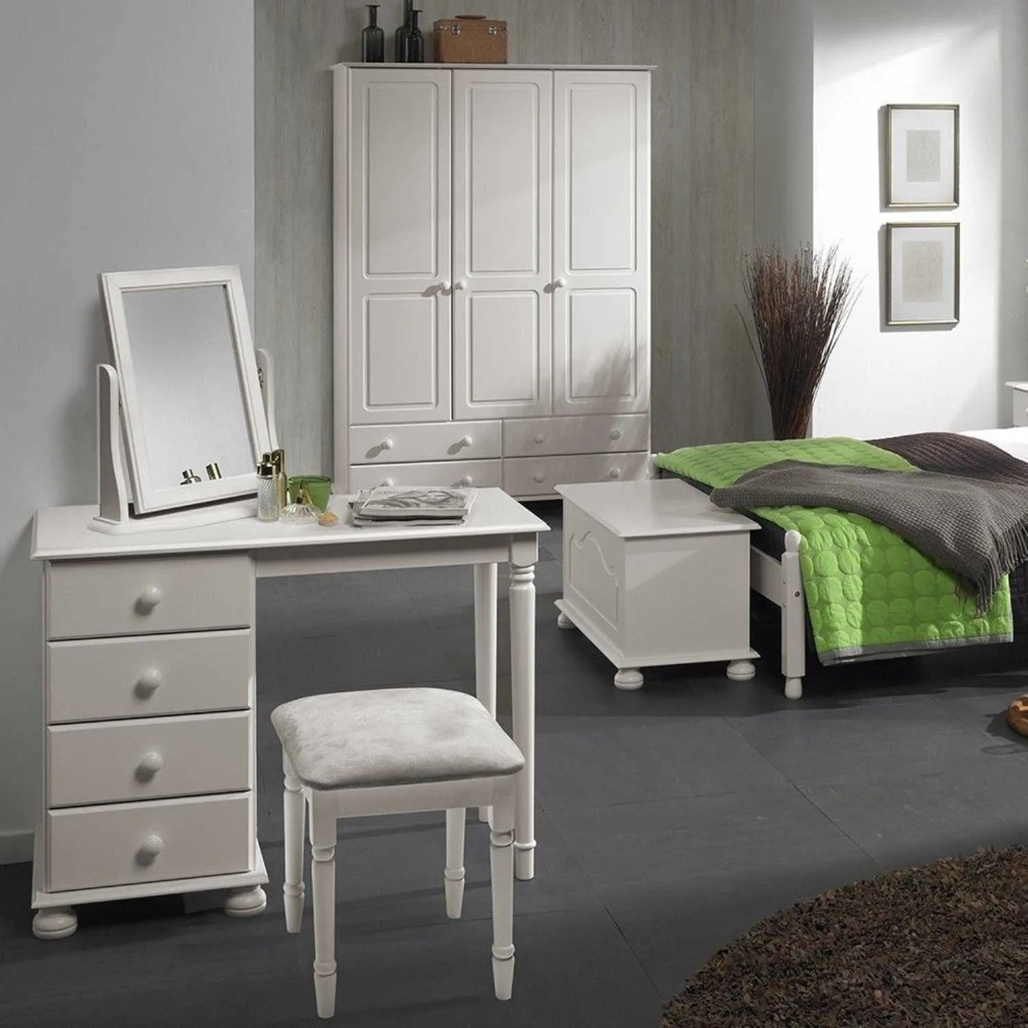 Traditional White 4 Drawer Dressing Table With White Wooden Handles