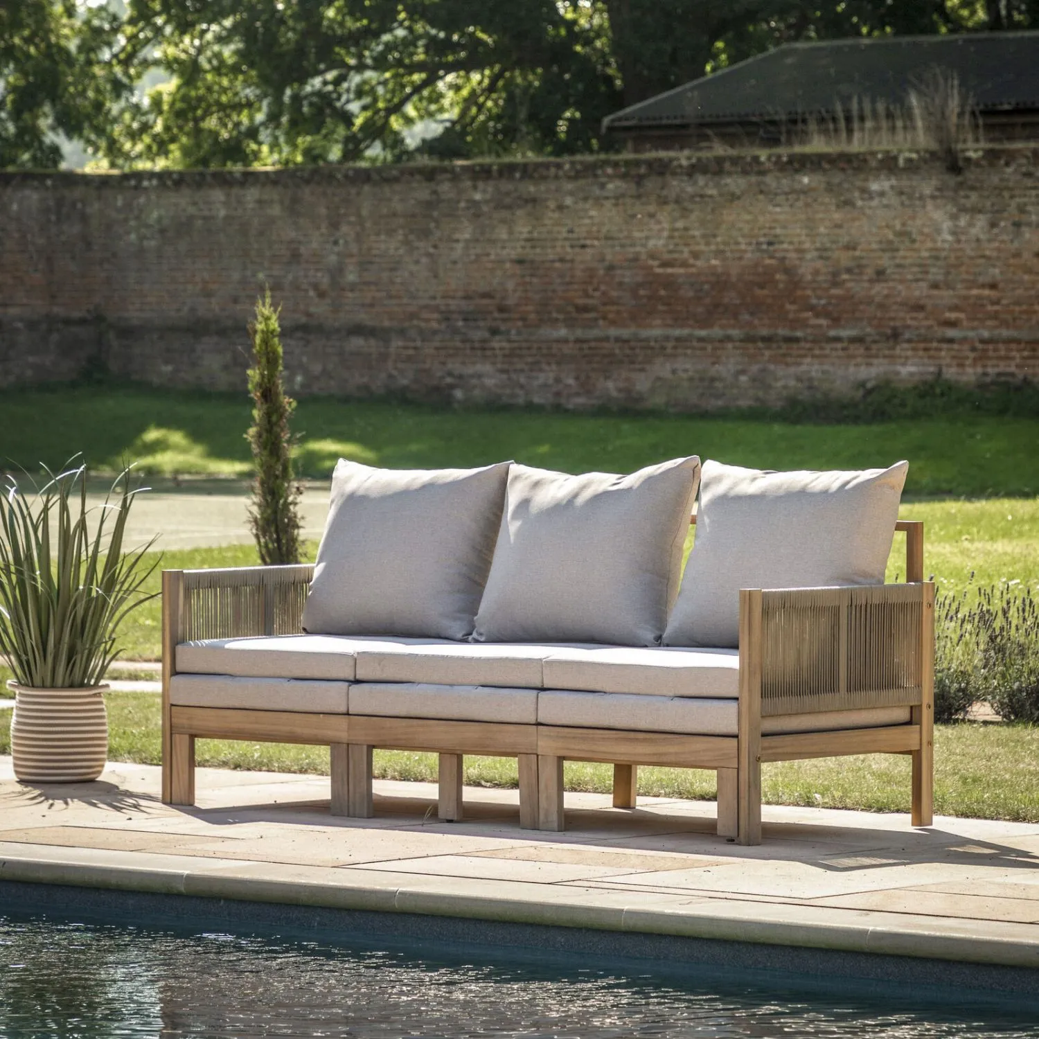 Acacia Wood Outdoor Pull Out Sofa with Double Cushions