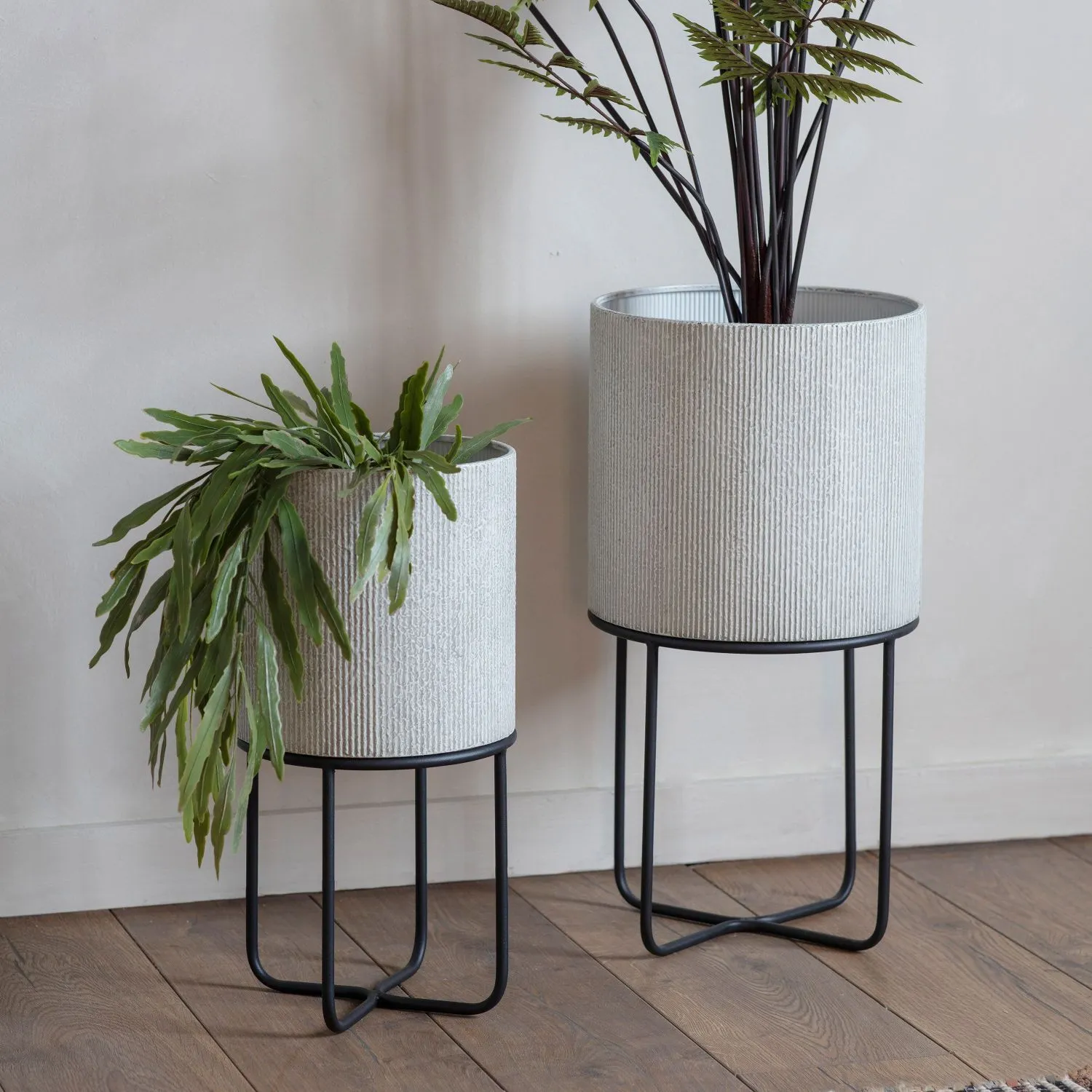 Set of 2 White Planters on Black Metal Stand